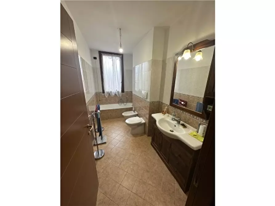 Immagine 16 di Appartamento in vendita  a Scandicci