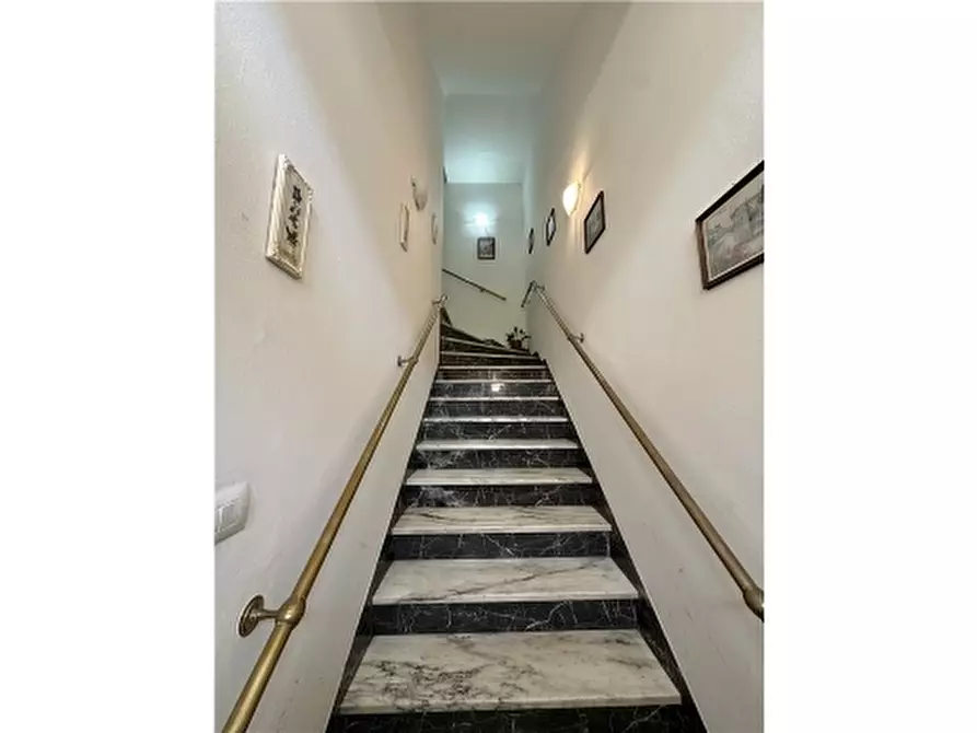 Immagine 1 di Appartamento in vendita  a Lastra A Signa