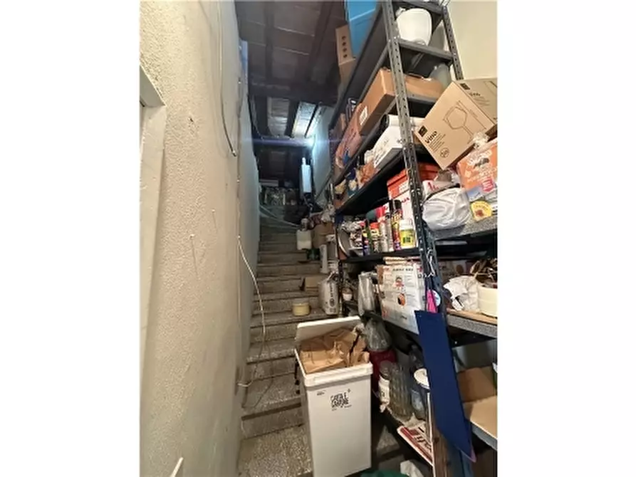 Immagine 10 di Appartamento in vendita  a Lastra A Signa