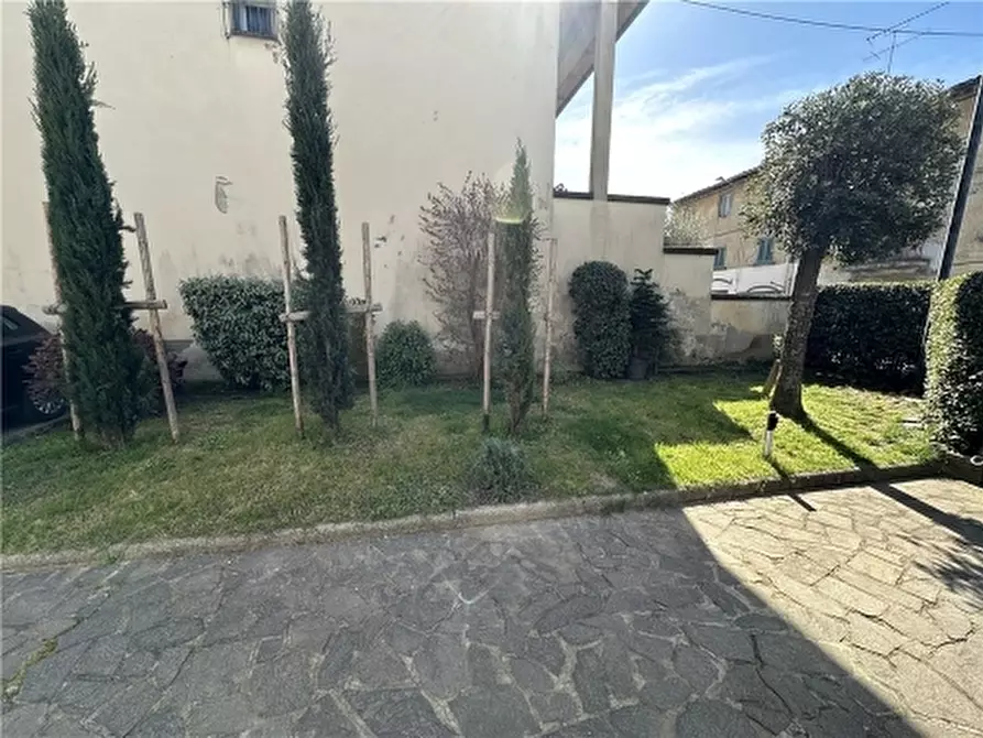 Immagine 5 di Villa in vendita  a Lastra A Signa