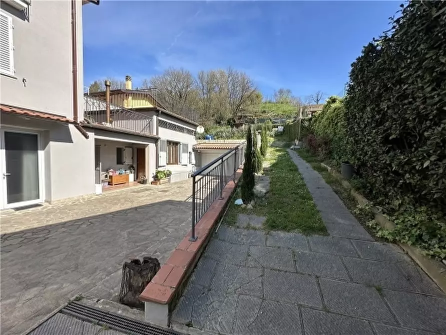 Immagine 8 di Villa in vendita  a Lastra A Signa