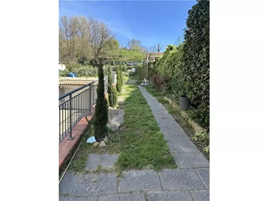 Immagine 9 di Villa in vendita  a Lastra A Signa