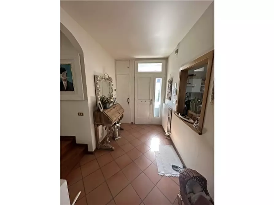 Immagine 12 di Villa in vendita  a Lastra A Signa