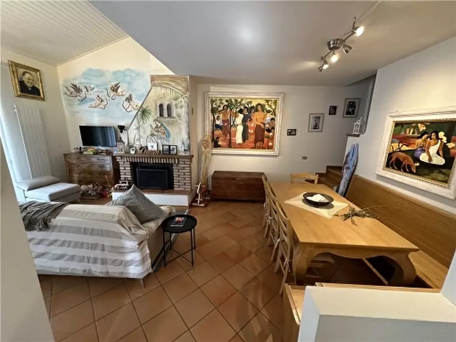 Immagine 14 di Villa in vendita  a Lastra A Signa