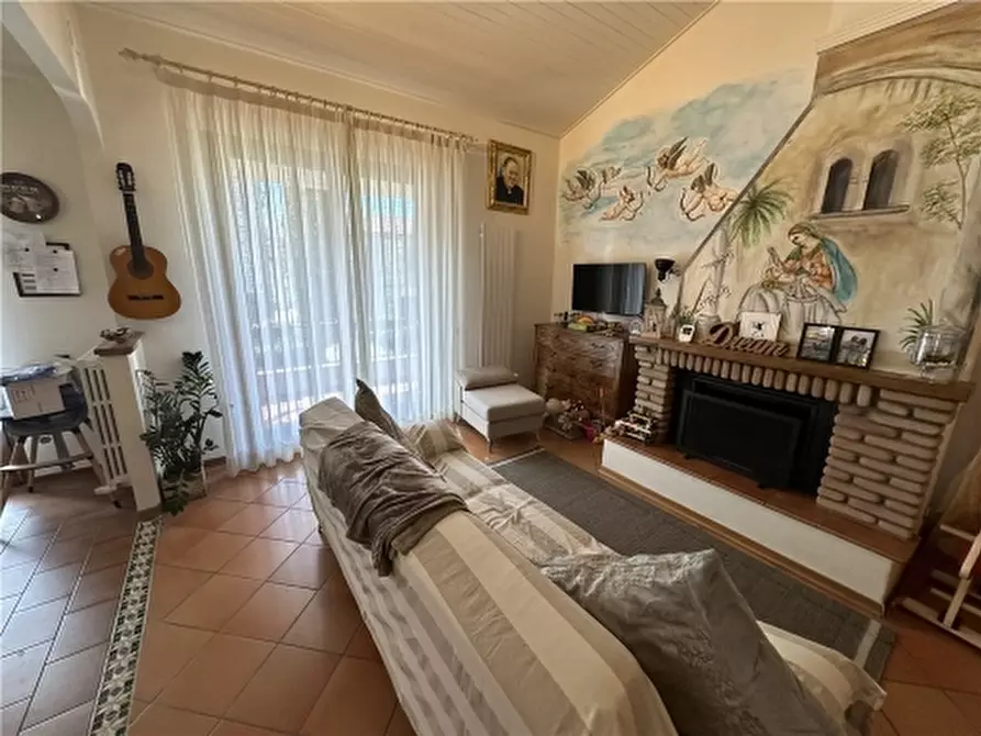 Immagine 17 di Villa in vendita  a Lastra A Signa