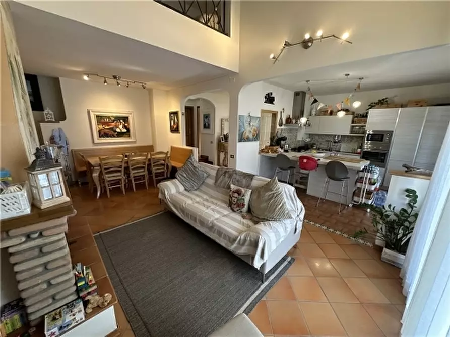 Immagine 18 di Villa in vendita  a Lastra A Signa