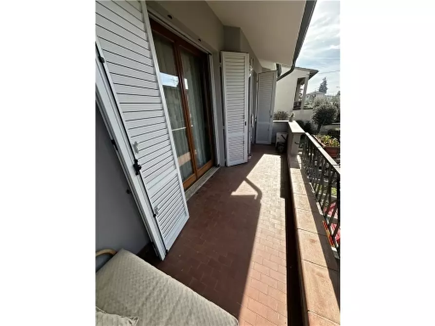 Immagine 25 di Villa in vendita  a Lastra A Signa