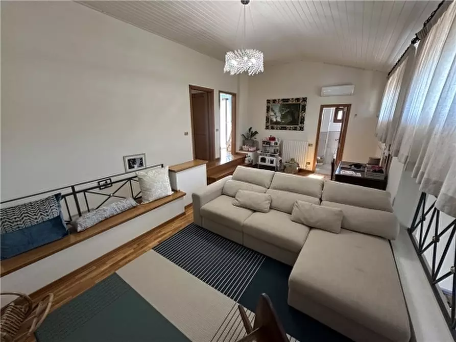 Immagine 48 di Villa in vendita  a Lastra A Signa