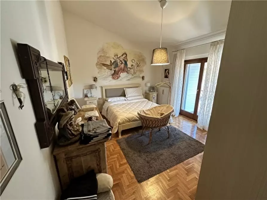 Immagine 49 di Villa in vendita  a Lastra A Signa