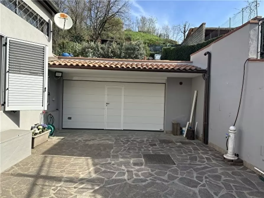 Immagine 97 di Villa in vendita  a Lastra A Signa