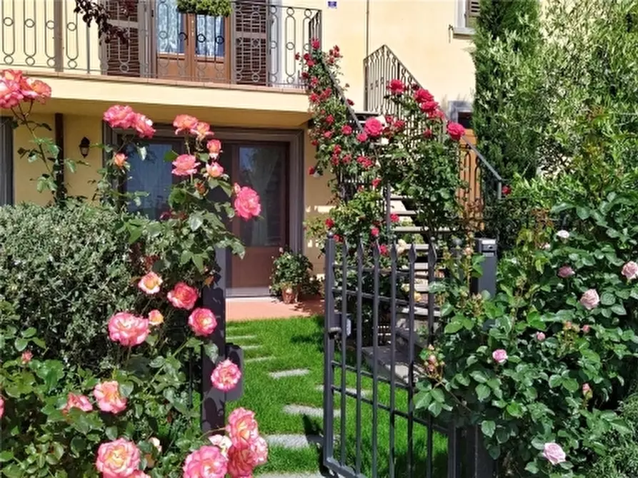 Immagine 4 di Villa in vendita  a Lastra A Signa