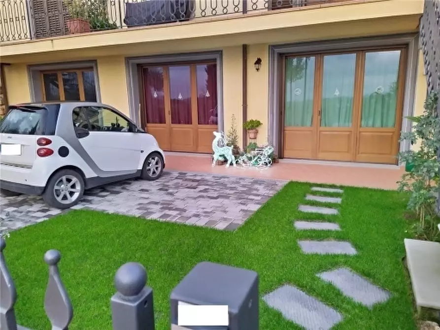 Immagine 5 di Villa in vendita  a Lastra A Signa