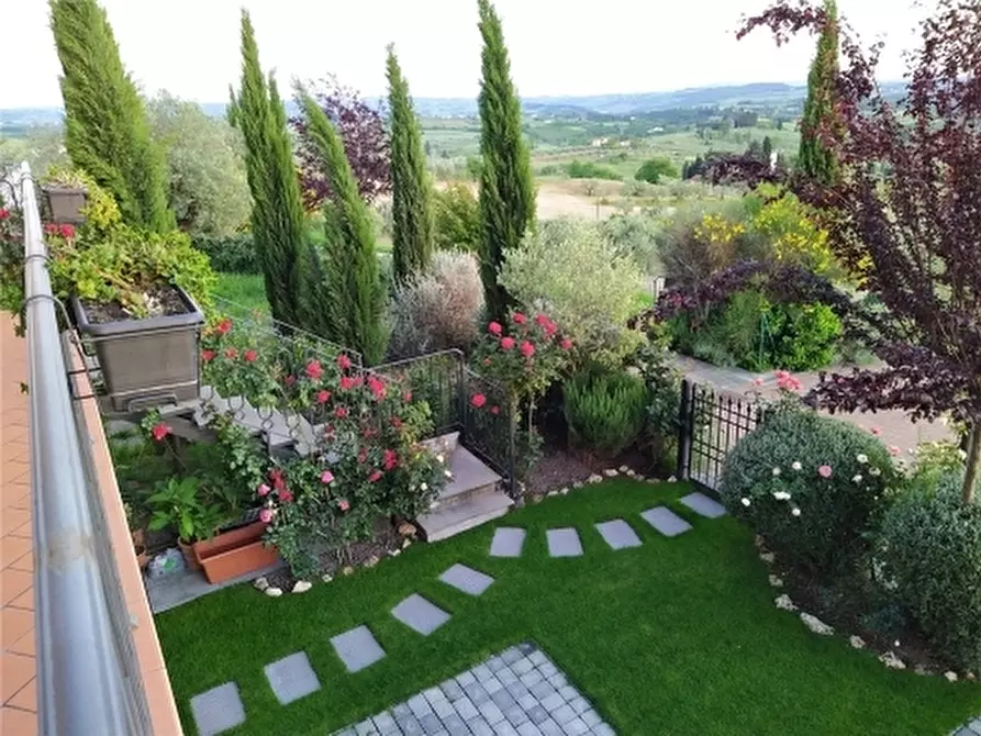 Immagine 6 di Villa in vendita  a Lastra A Signa