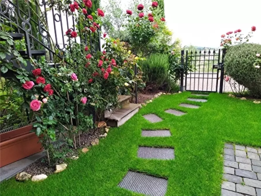 Immagine 7 di Villa in vendita  a Lastra A Signa