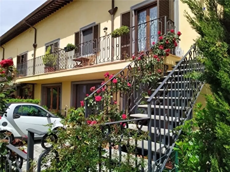 Immagine 9 di Villa in vendita  a Lastra A Signa