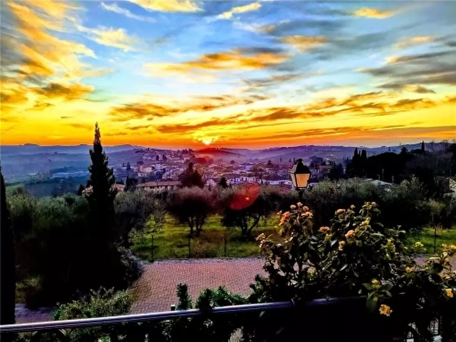 Immagine 14 di Villa in vendita  a Lastra A Signa