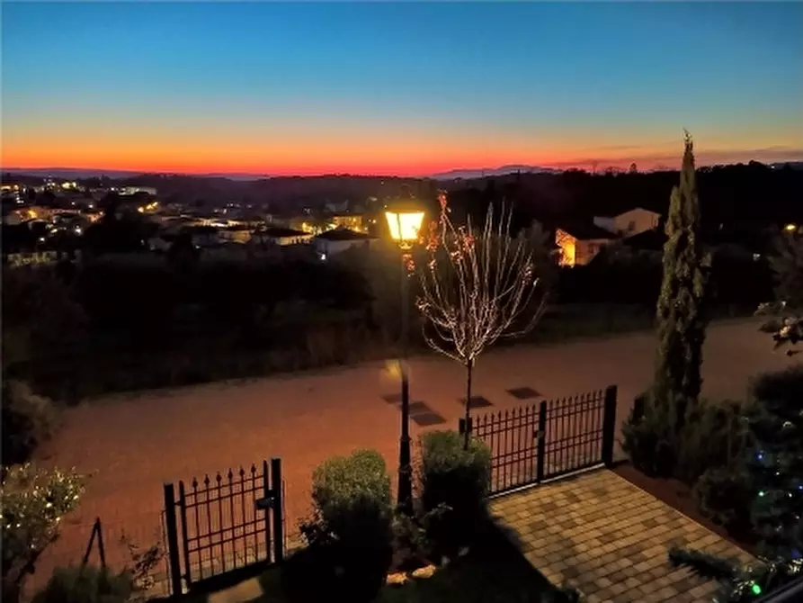 Immagine 15 di Villa in vendita  a Lastra A Signa