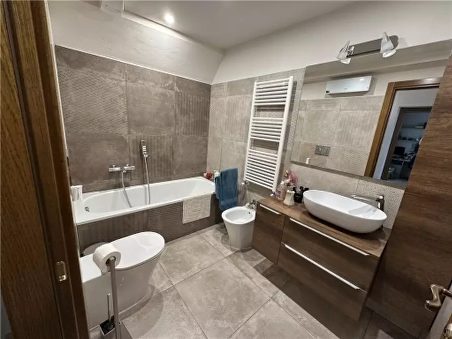 Immagine 26 di Villa in vendita  a Lastra A Signa