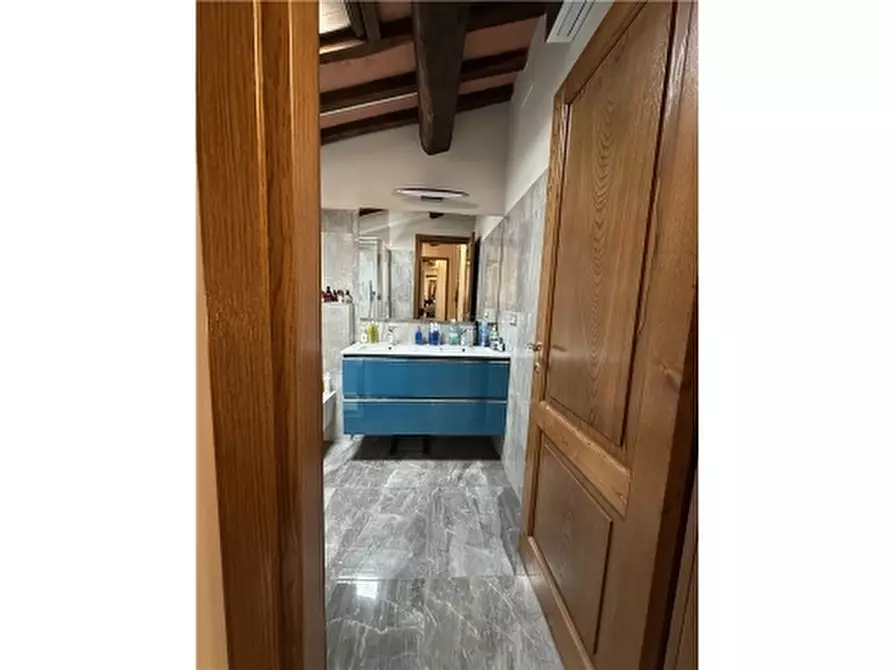 Immagine 40 di Villa in vendita  a Lastra A Signa