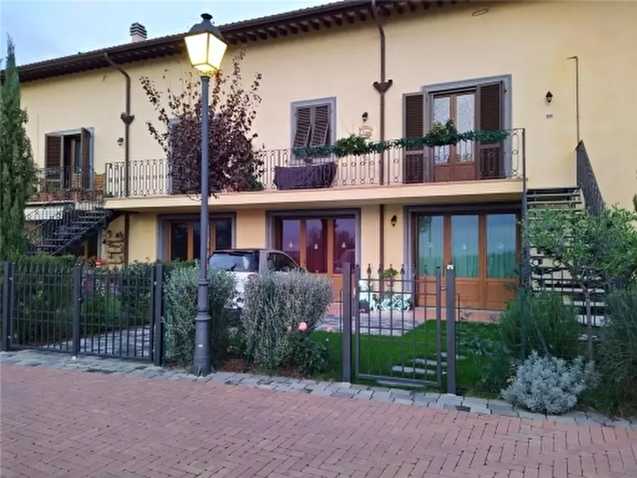 Immagine 53 di Villa in vendita  a Lastra A Signa