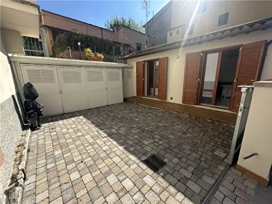 Immagine 2 di Villa in affitto  a Empoli