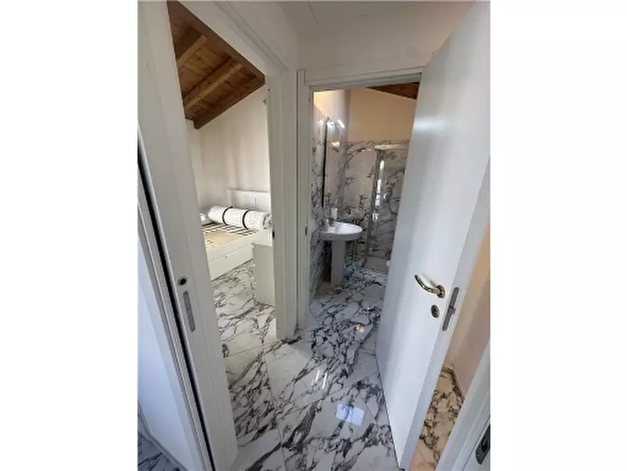Immagine 12 di Villa in affitto  a Empoli