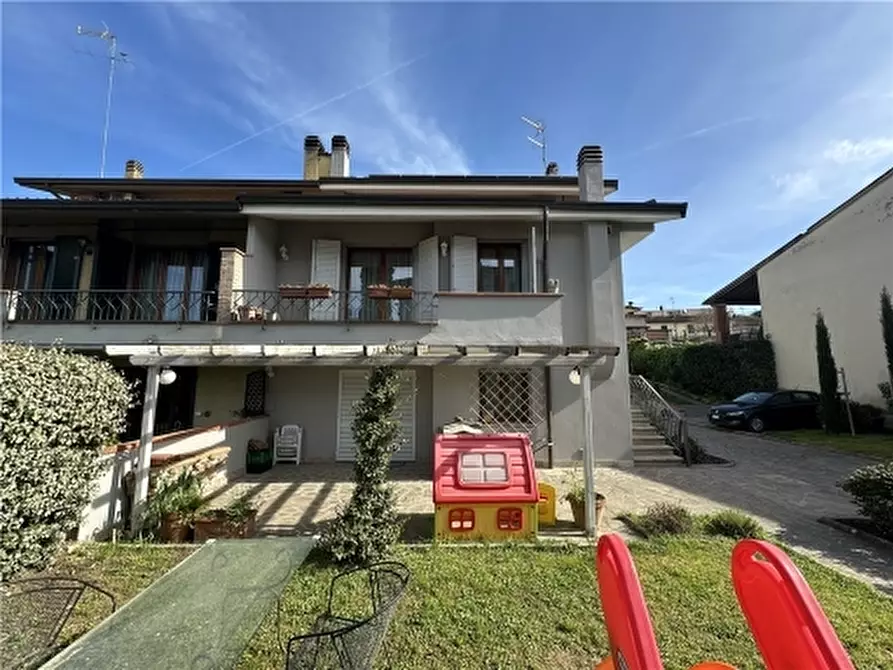 Immagine 1 di Villa in vendita  a Lastra A Signa