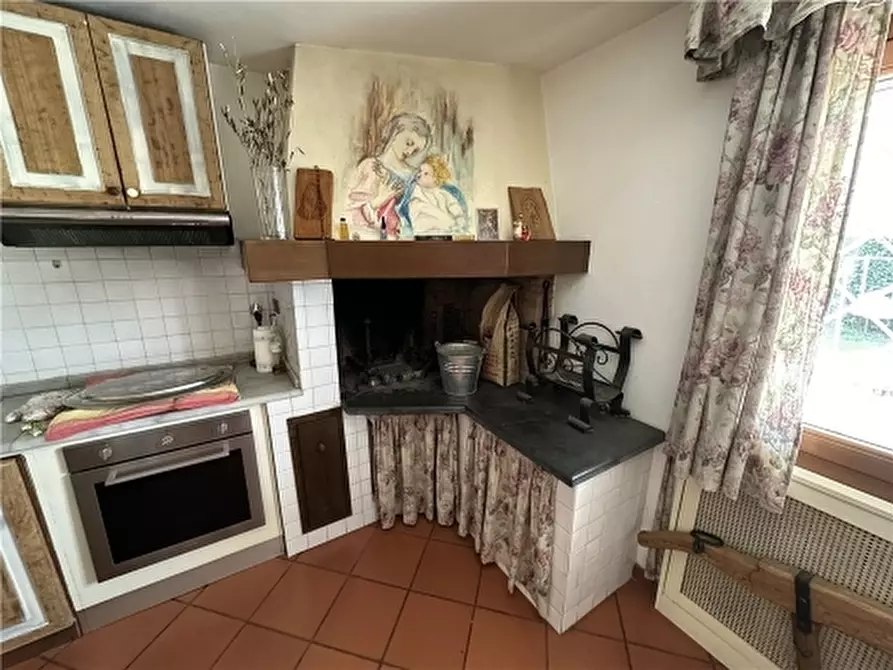 Immagine 12 di Villa in vendita  a Lastra A Signa