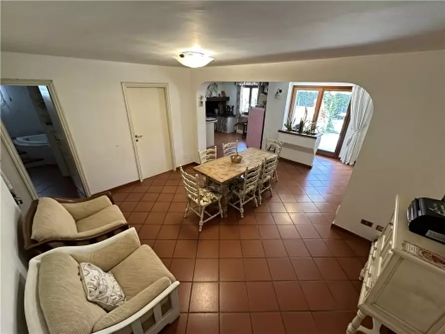 Immagine 15 di Villa in vendita  a Lastra A Signa