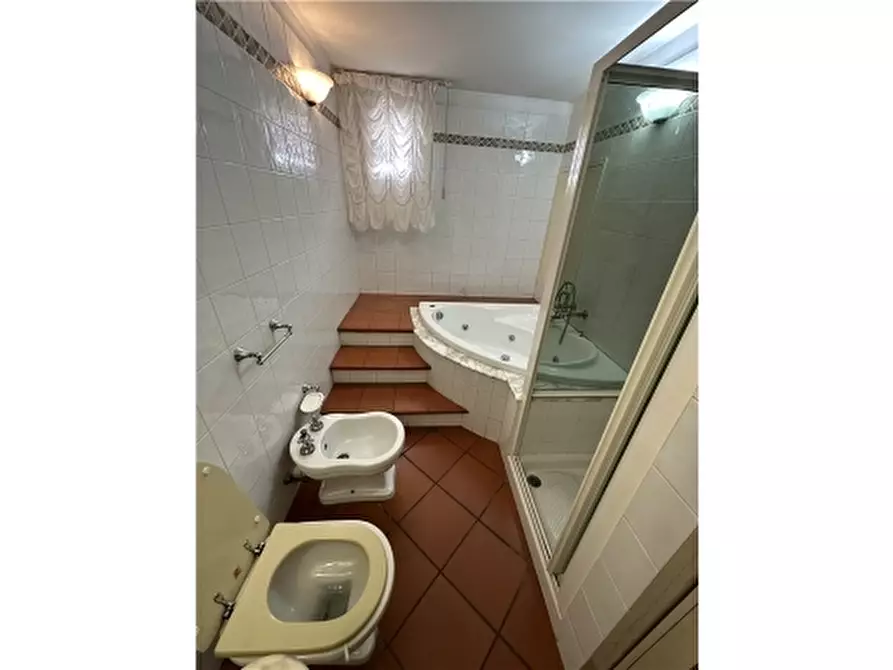 Immagine 17 di Villa in vendita  a Lastra A Signa