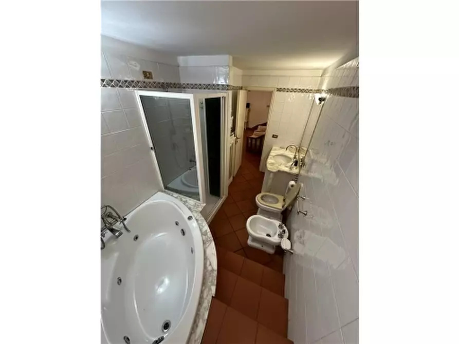 Immagine 19 di Villa in vendita  a Lastra A Signa