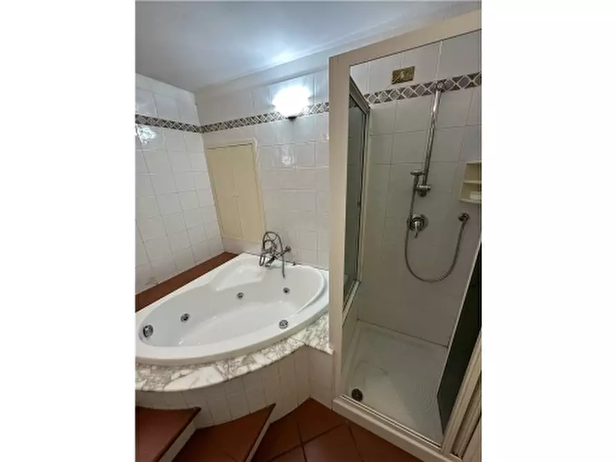 Immagine 20 di Villa in vendita  a Lastra A Signa