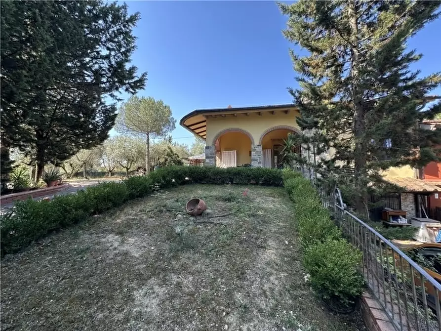 Immagine 2 di Villa in vendita  a Scandicci