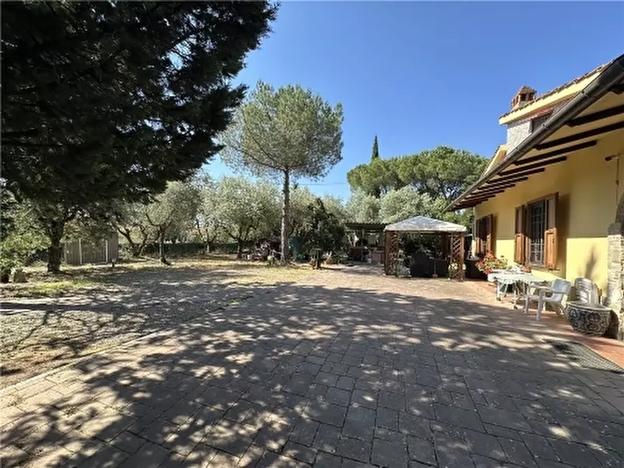 Immagine 3 di Villa in vendita  a Scandicci