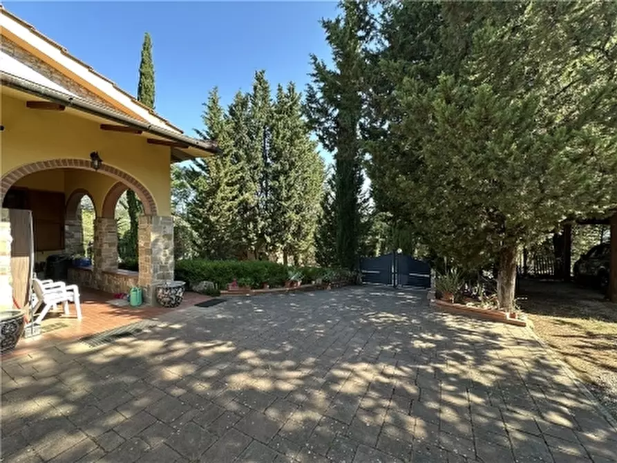 Immagine 4 di Villa in vendita  a Scandicci