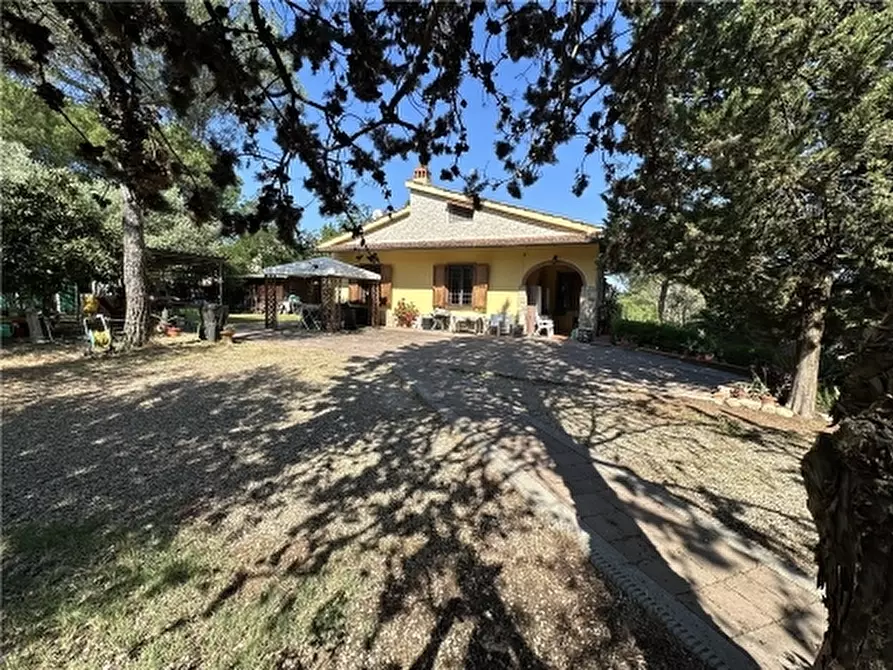 Immagine 7 di Villa in vendita  a Scandicci