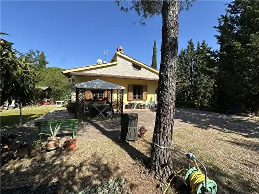Immagine 8 di Villa in vendita  a Scandicci