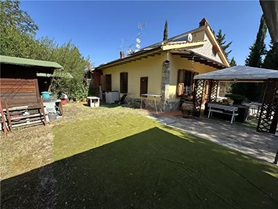 Immagine 10 di Villa in vendita  a Scandicci