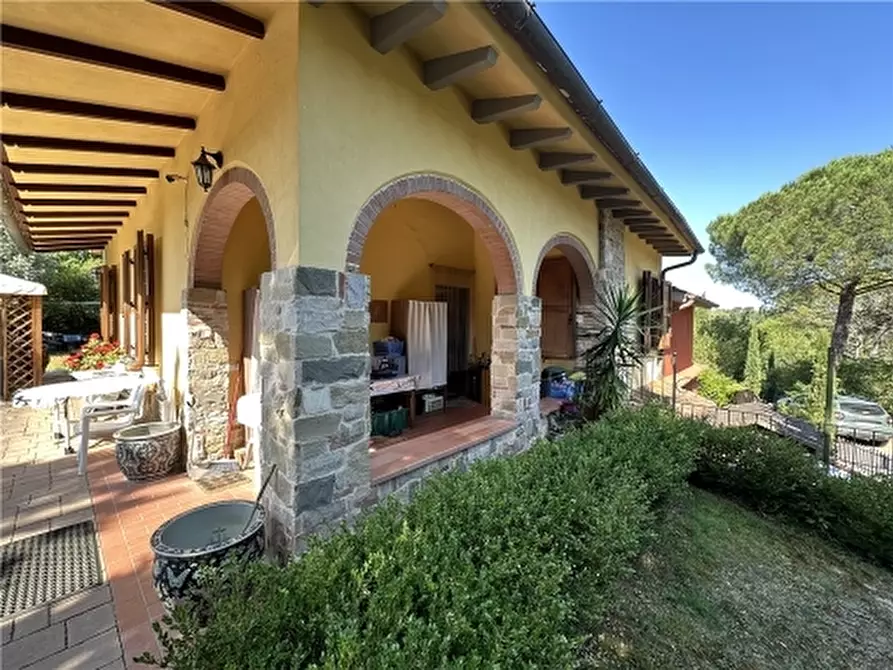 Immagine 11 di Villa in vendita  a Scandicci