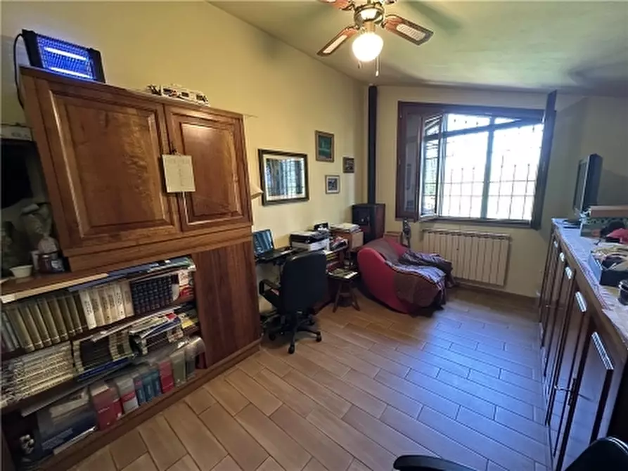 Immagine 20 di Villa in vendita  a Scandicci