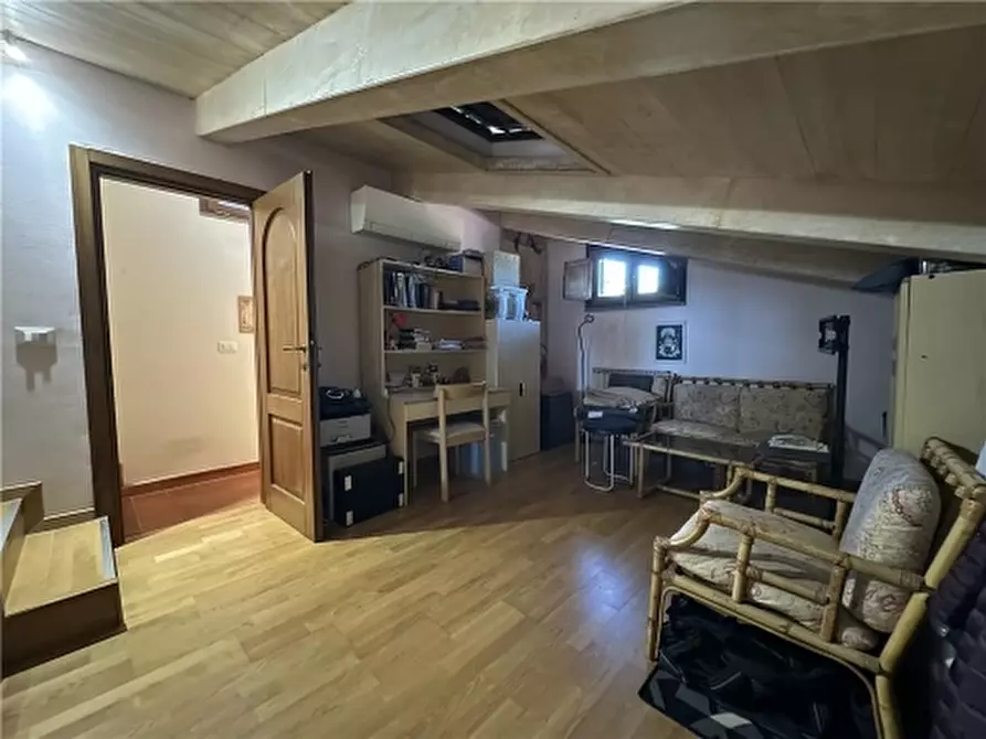Immagine 41 di Villa in vendita  a Scandicci