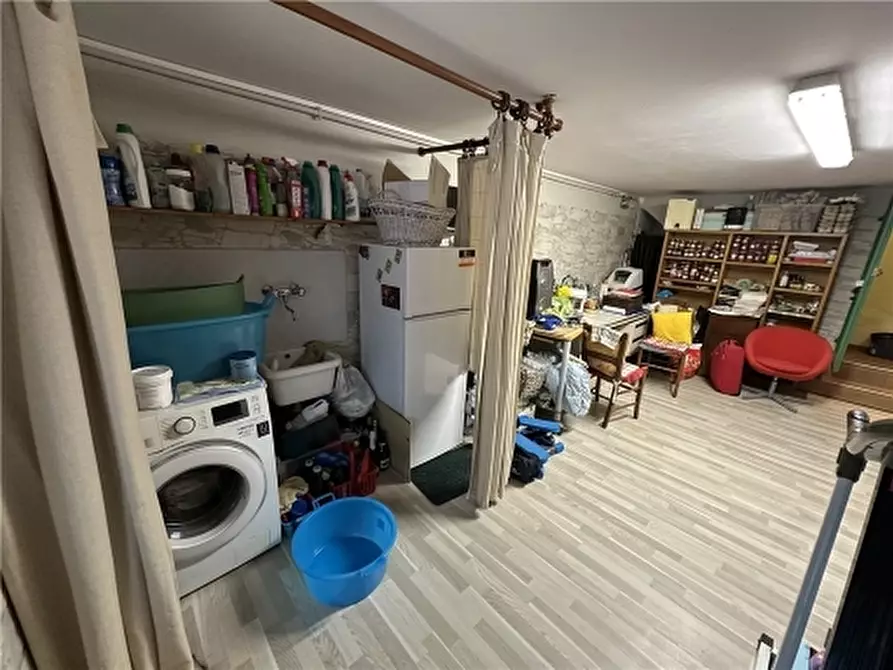 Immagine 49 di Villa in vendita  a Scandicci