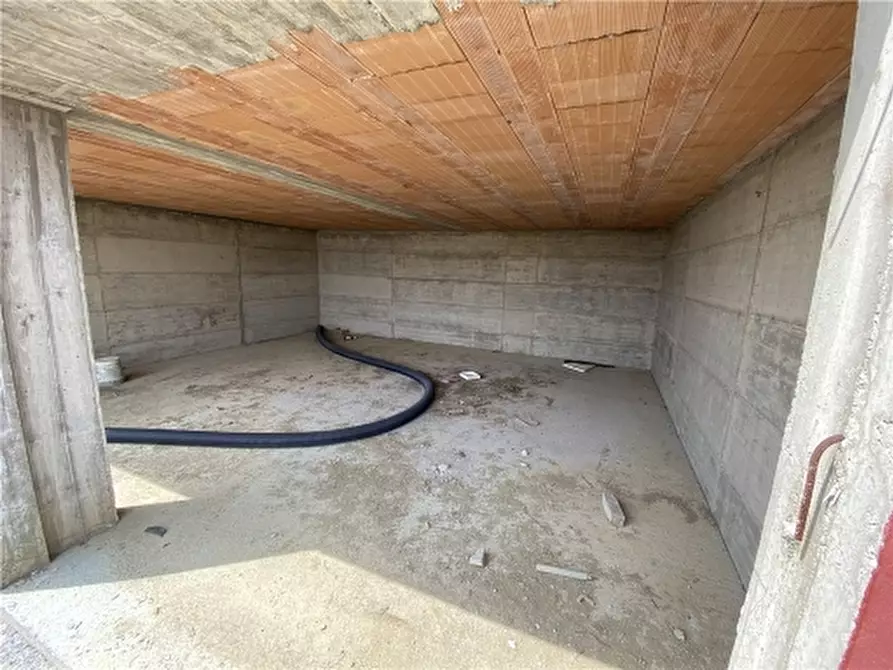 Immagine 17 di Rustico / casale in vendita  a Lastra A Signa