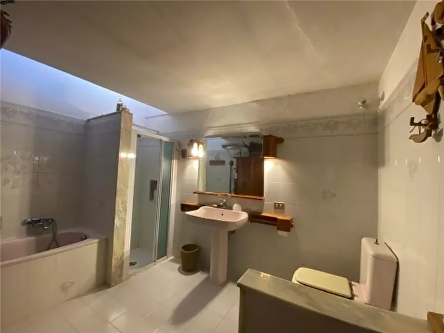 Immagine 21 di Rustico / casale in vendita  a Lastra A Signa