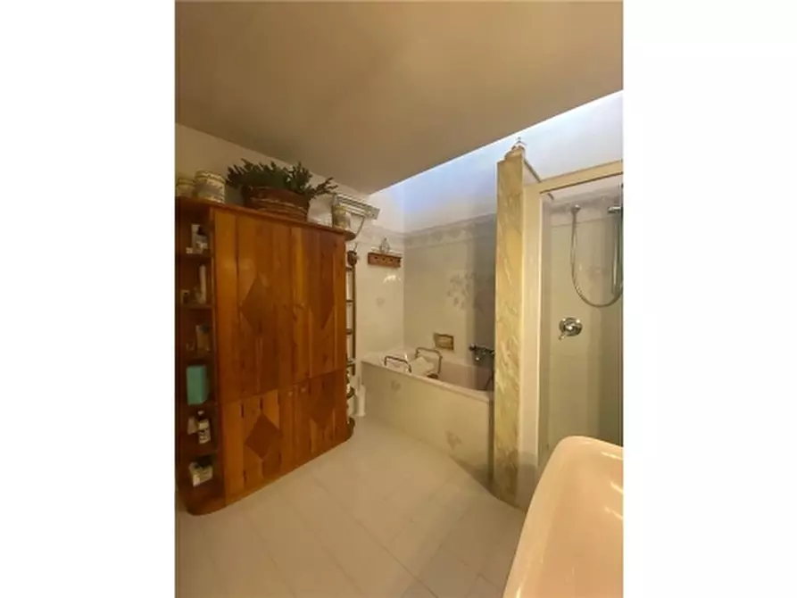 Immagine 22 di Rustico / casale in vendita  a Lastra A Signa