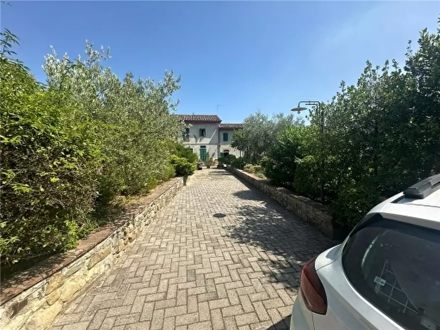 Immagine 2 di Rustico / casale in vendita  a Carmignano