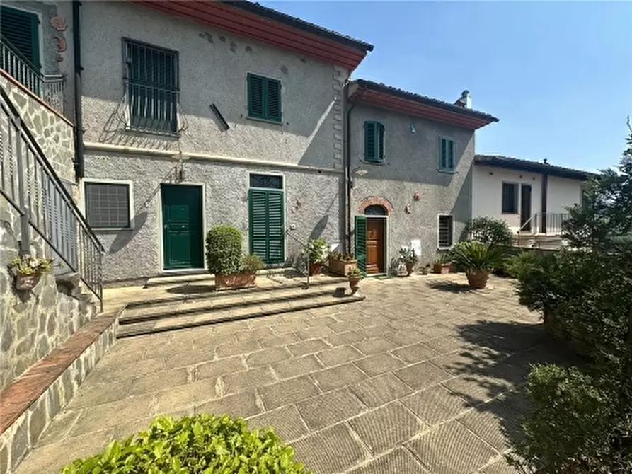 Immagine 4 di Rustico / casale in vendita  a Carmignano