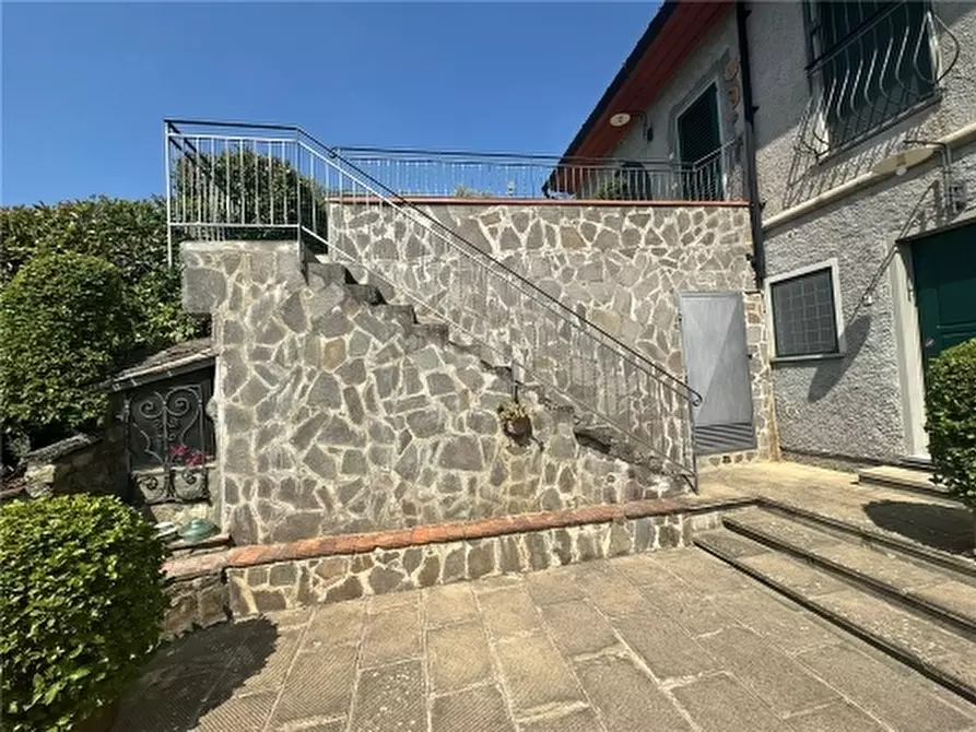 Immagine 5 di Rustico / casale in vendita  a Carmignano