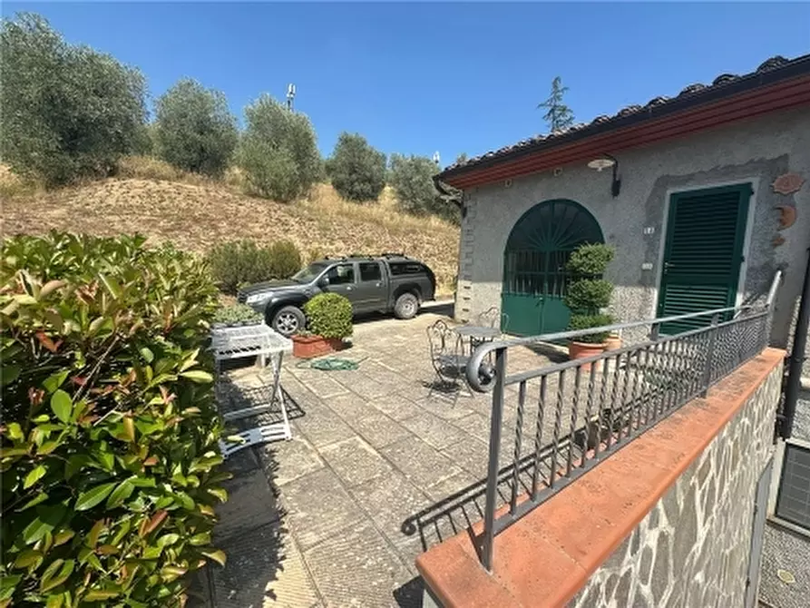 Immagine 6 di Rustico / casale in vendita  a Carmignano