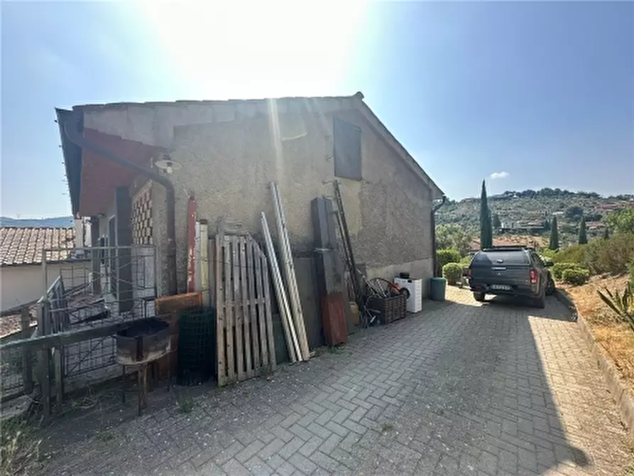 Immagine 11 di Rustico / casale in vendita  a Carmignano